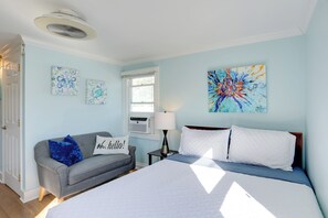 1 bedroom, Internet, bed sheets - No Pet Fee! Snowbird Haven in Lake Worth Beach! (Lake Worth Beach)