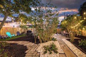 Outdoor dining - No Pet Fee! Snowbird Haven in Lake Worth Beach! (Lake Worth Beach)