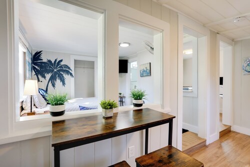 1 Mi to Lake Worth Beach Park: Chic Studio