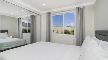 2 bedrooms, iron/ironing board, WiFi, bed sheets