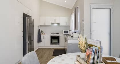 Bright and Spacious 2-Bed Thornlie Family Home