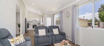 Bright and Spacious 2-Bed Thornlie Family Home