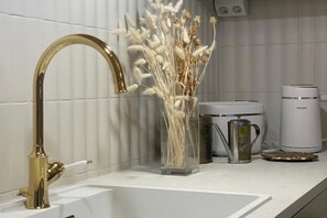 Micro-ondes, four, plaque de cuisson, lave-vaisselle