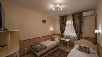 Tomannsrom – standard, byutsikt | Skrivebord, skrivebord for bærbar PC og wi-fi (inkludert)