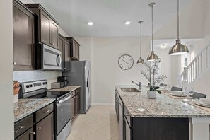 冰箱、微波炉、烤箱、炉灶