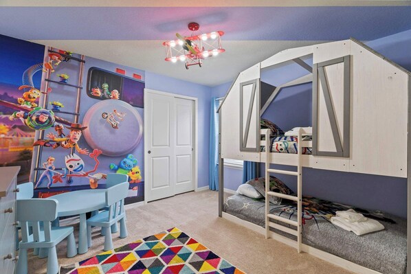 7 多间卧室、办公桌、熨斗/熨衣板、旅行婴儿床