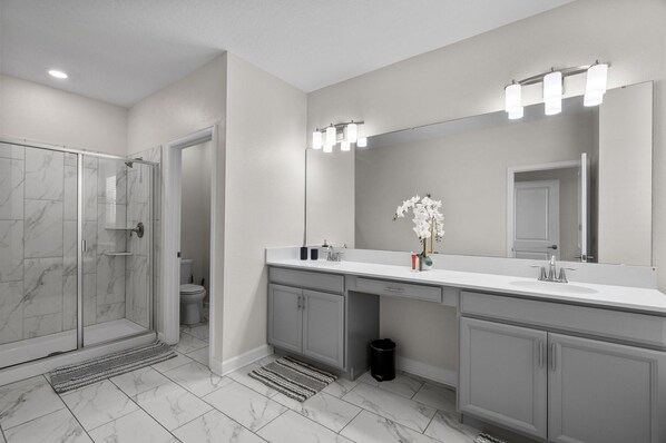 Shower, hair dryer, towels