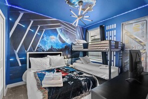 6 bedrooms, desk, iron/ironing board, travel cot - Fully Themed 6Bed Fantasy Escape Near Disney (Davenport)