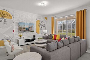 TV, offices - Fully Themed 6Bed Fantasy Escape Near Disney (Davenport)