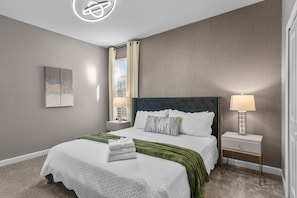 5 Schlafzimmer, Schreibtisch, BĂŒgeleisen/BĂŒgelbrett, Reisekinderbett
