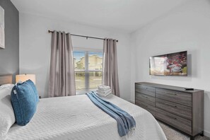 5 bedrooms, desk, iron/ironing board, travel cot