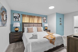 5 bedrooms, desk, iron/ironing board, travel cot - Gorgeous 5bed TH close to Disney, Water Park (Davenport)