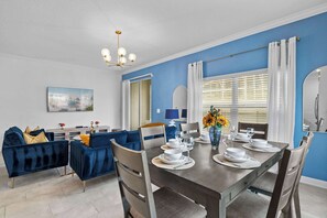 Dining - Gorgeous 5bed TH close to Disney, Water Park (Davenport)