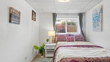 2 bedrooms, iron/ironing board, WiFi, bed sheets