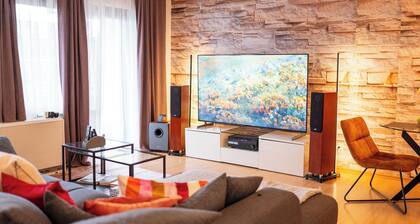 TAROS HOME -der Wohlfühl Oase mit Balkon, Coffee, 3 Betten und Homeoffice Platz