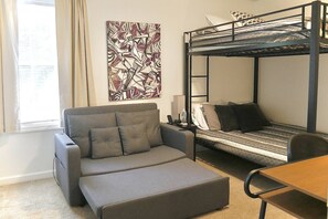 TV - Cozy Bungalow in Wingate w Patio, Grill, Firepit - Easy Access To Bypass & Monroe! +15% Off Stay! (Wingate)