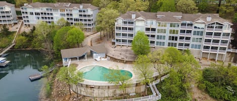 المنشأة من الخارج