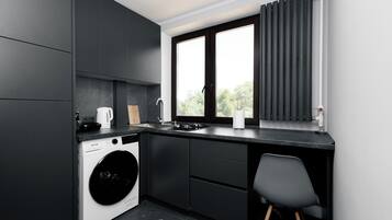 Fridge, stovetop, coffee/tea maker, toaster