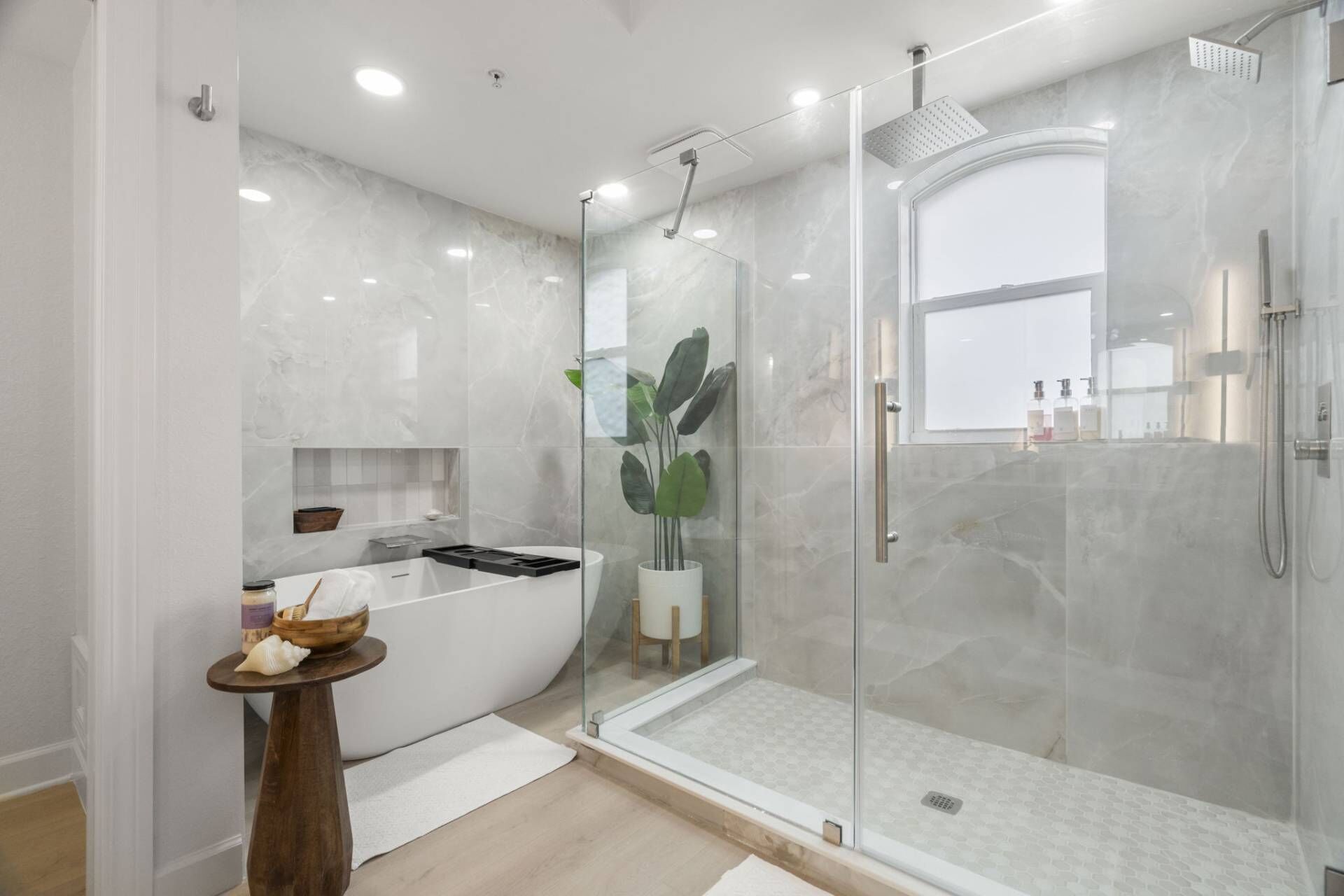 Een douche, een haardroger, handdoeken