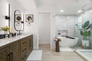 Unclassified image, 4 of 50, button