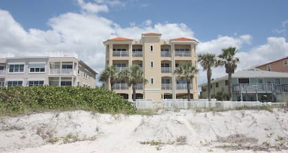 Updated! Beachside Bi-level Unit, Sleeps 10! FREE Activities! Pool, FREE Parking ~ C400 Sun & Sea