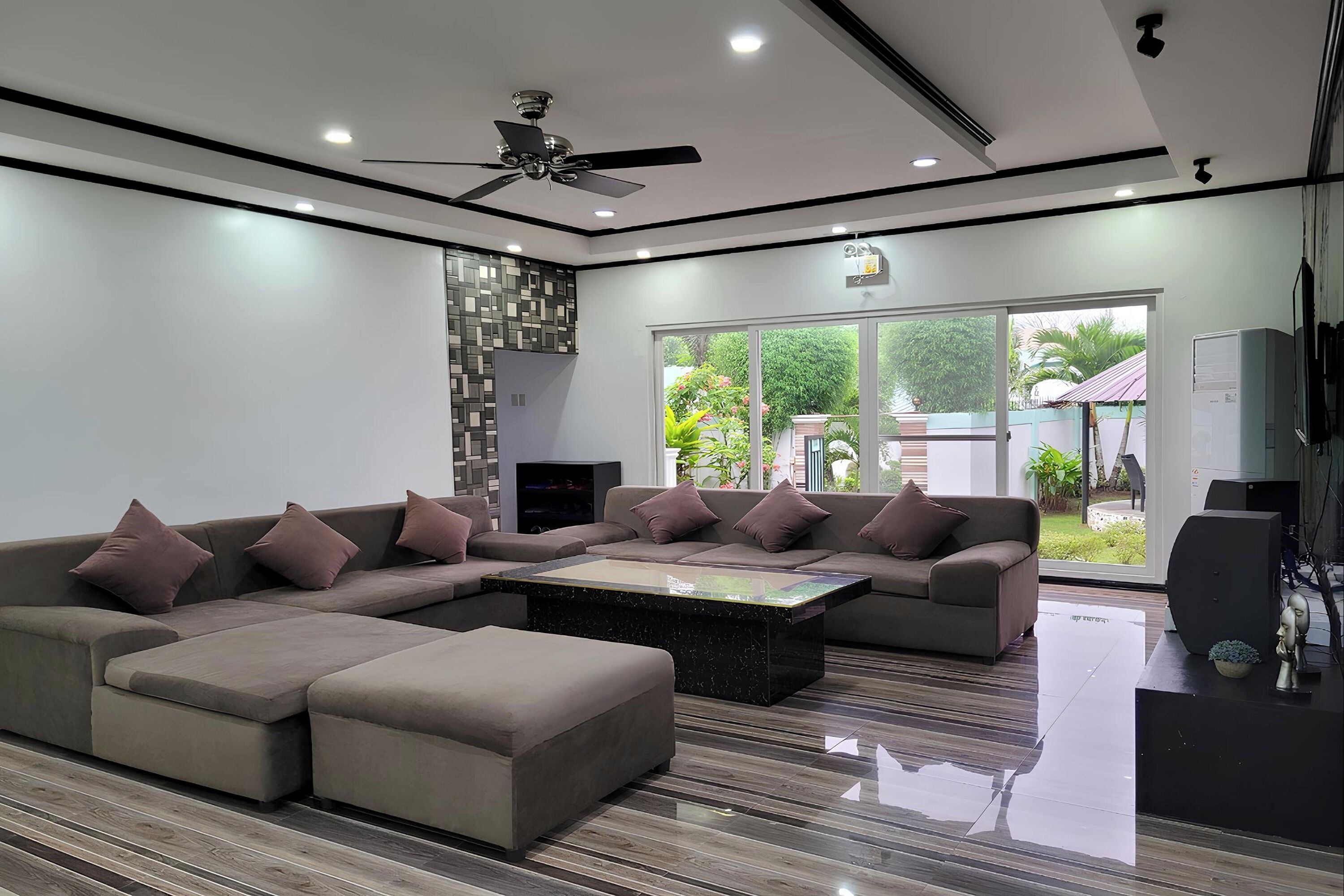 Deluxe Villa | Living area