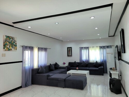 Jewelry Hotel and Resort - Topaz
4rooms 4bedrooms + Private Pool + Karaoke