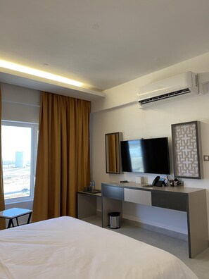 Comfort Double Room | Desk, laptop workspace, iron/ironing board, free WiFi