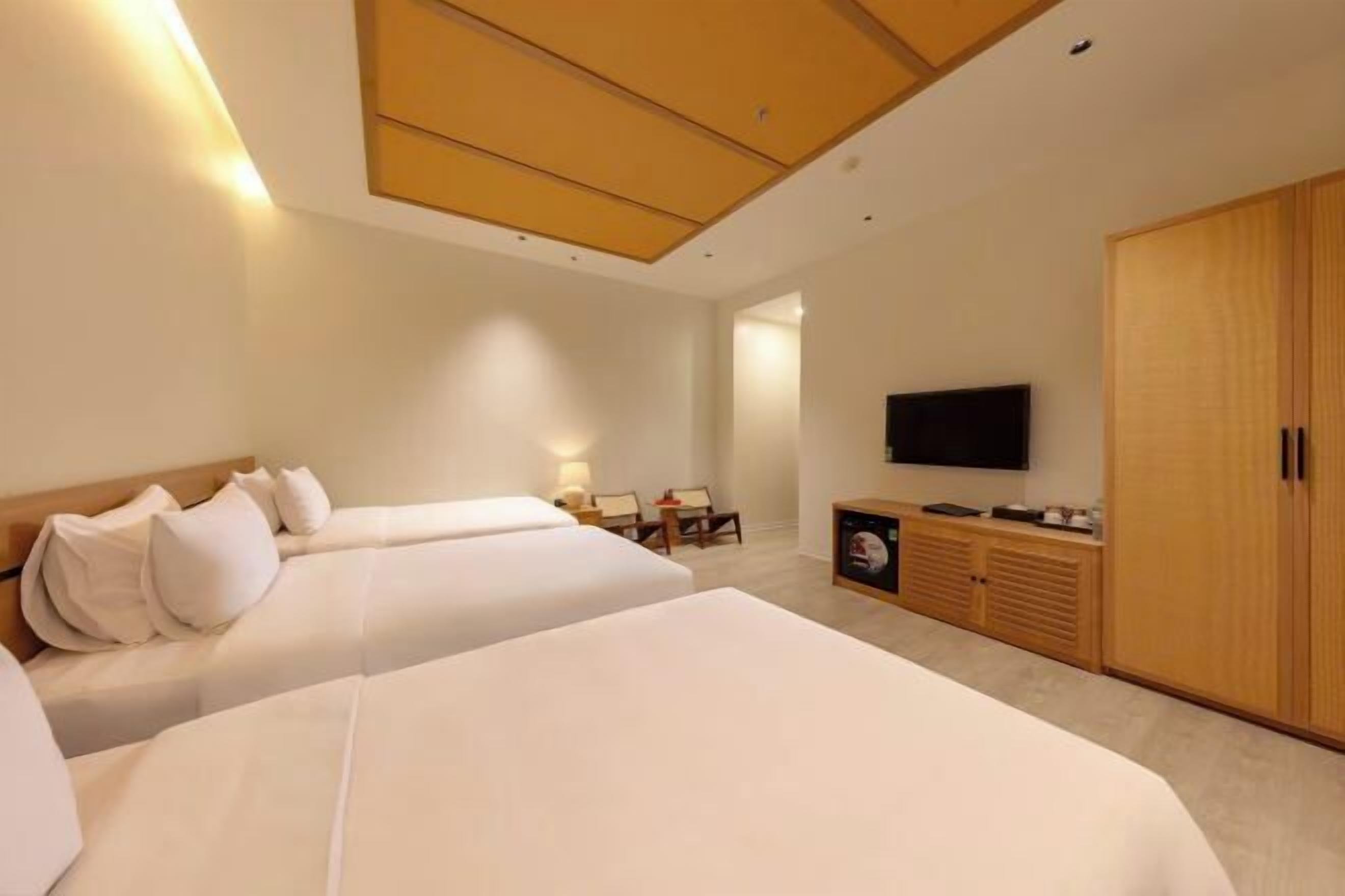 Minibar, in-room safe, laptop workspace, free WiFi