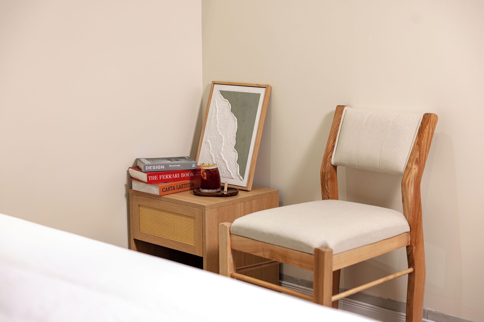 Deluxe Family Room | Minibar, in-room safe, laptop workspace, free WiFi