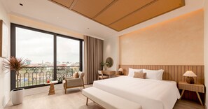 Studio, pemandangan danau | Minibar, brankas, ruang kerja ramah laptop, dan Wi-Fi gratis