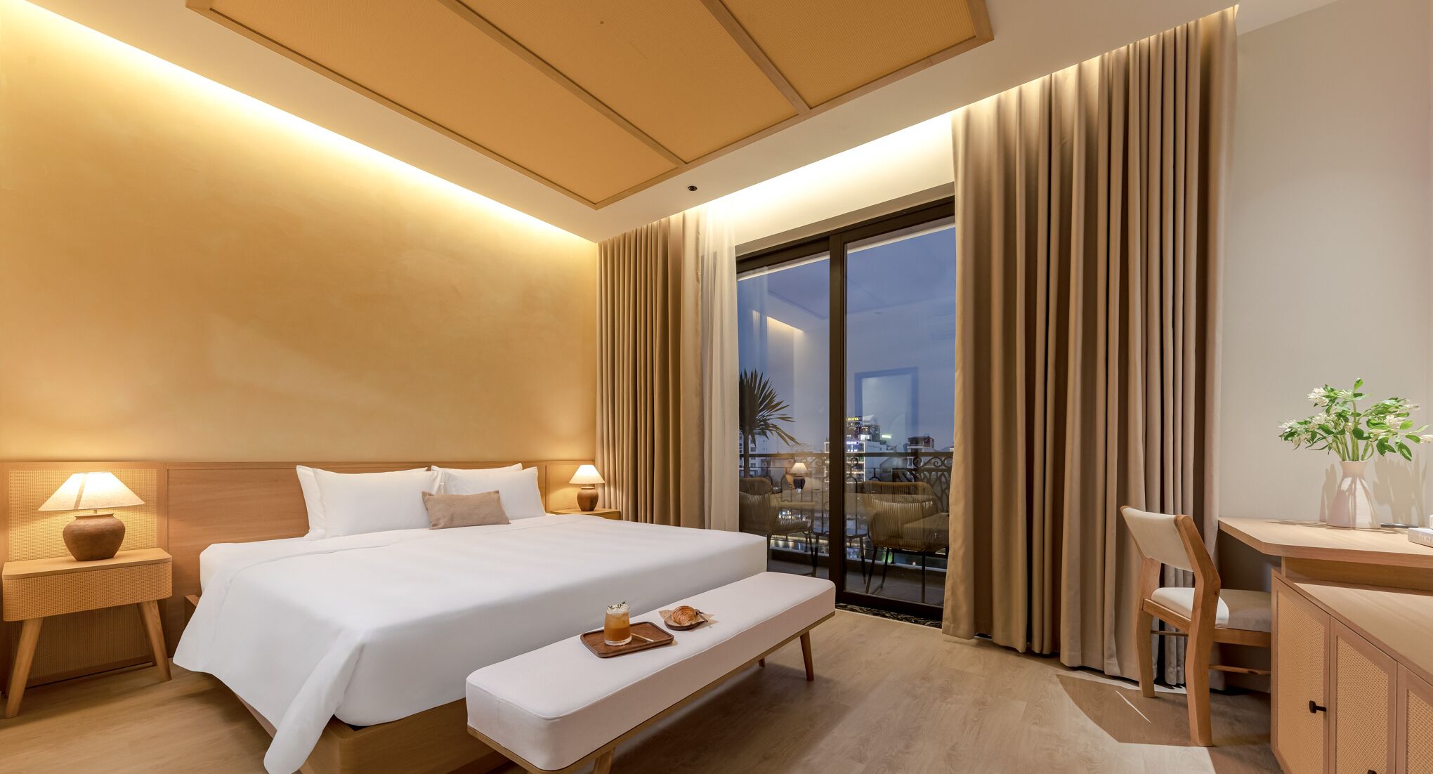 Studio King Lake View Room | Minibar, in-room safe, laptop workspace, free WiFi