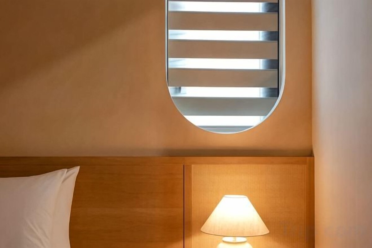 Minibar, két bảo mật tại phòng, khu vực làm việc phù hợp cho laptop 