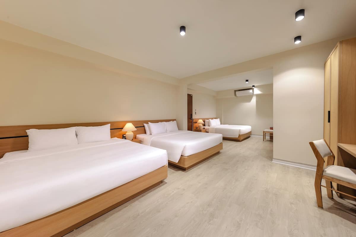 Deluxe Family Room | Minibar, in-room safe, laptop workspace, free WiFi