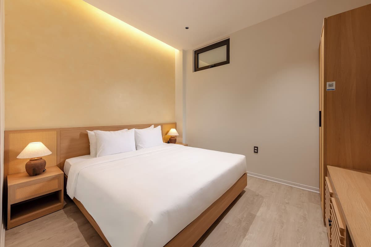 Classic Double Room | Minibar, in-room safe, laptop workspace, free WiFi