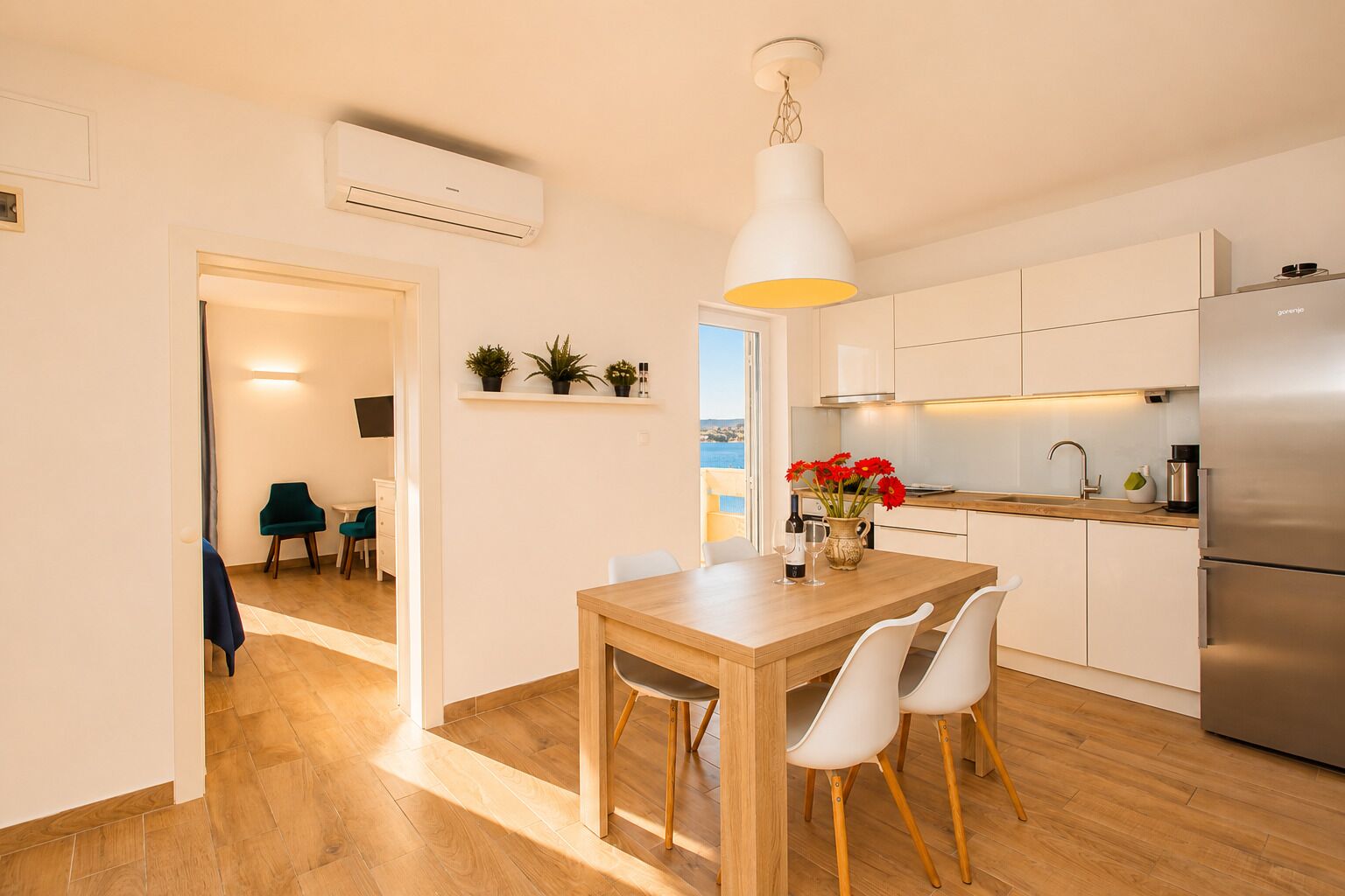 Fridge, oven, stovetop, dishwasher