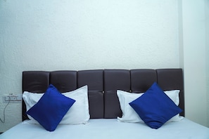 Deluxe Room | Egyptian cotton sheets, premium bedding, memory foam beds, desk