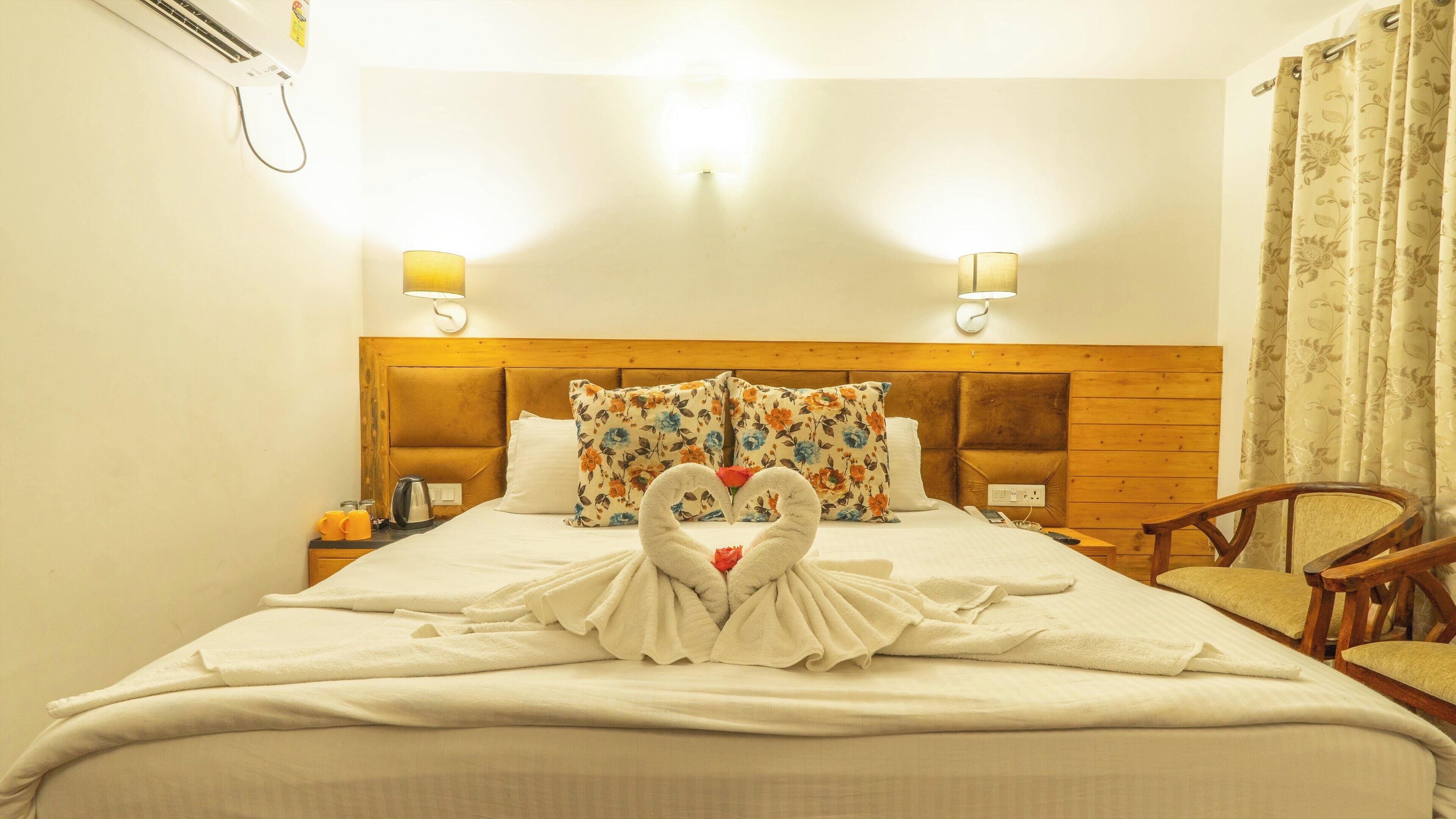 Deluxe Double Room | Iron/ironing board, free WiFi