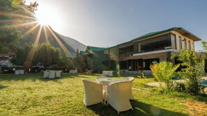 المنشأة من الخارج