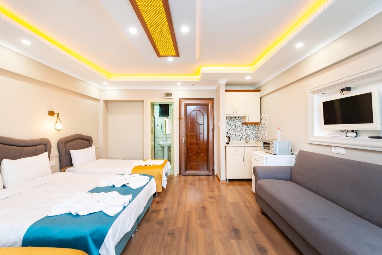 Estudio familiar | Caja fuerte, sistema de insonorización, tabla de planchar con plancha