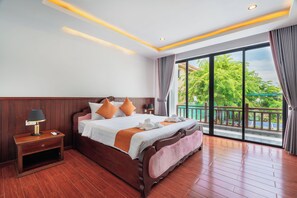 Deluxe King Room, Garden View