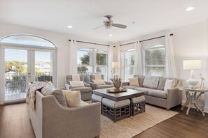 Smart TV - Isle Be Back by AvantStay | Pool, 2blocks to Beach (Panama City Beach)