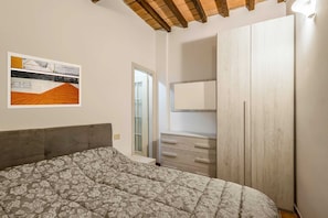 1 bedroom, iron/ironing board, WiFi