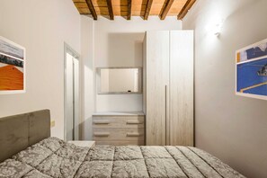 1 habitación, tabla de planchar con plancha y wifi 