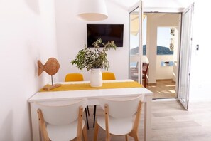 Dining - Villa Bilić-Apartment MAESTRAL (Rogoznica)