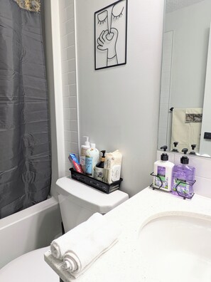 Hair dryer, towels, soap, toilet paper - Cozy 1 Bedroom Haven in NW Calgary (Calgary)