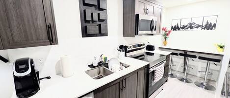 Frigorífic, microones, forn i placa de cuina