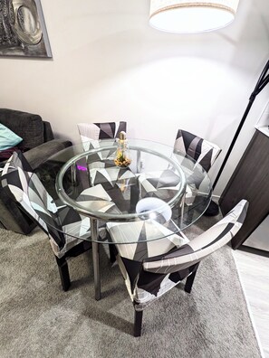 Dining - Cozy 1 Bedroom Haven in NW Calgary (Calgary)