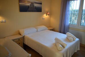 2 bedrooms, iron/ironing board, free WiFi, bed sheets