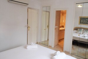 2 室のベッドルーム、アイロン / アイロン台、WiFi (無料)、ベッドシーツ